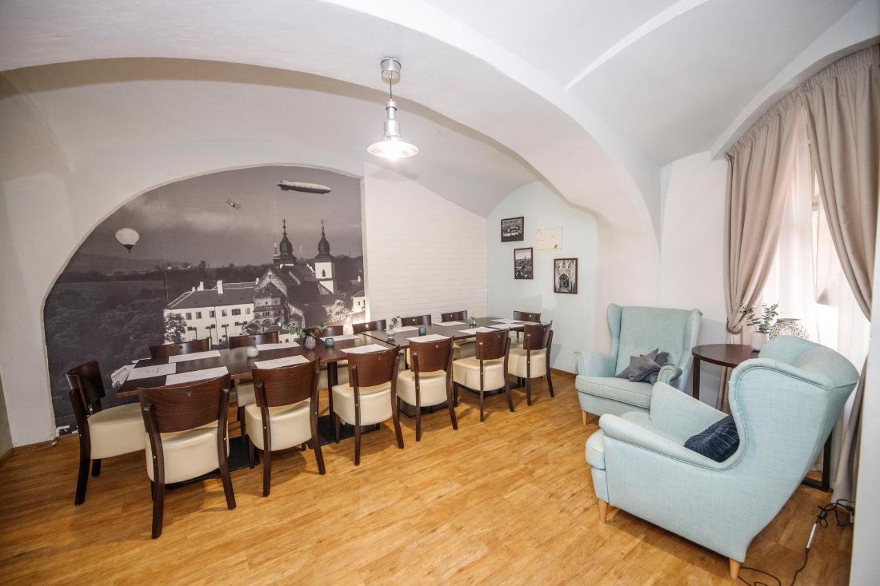 Třebíč Hotel & Apartments U Cerneho Orla מראה חיצוני תמונה
