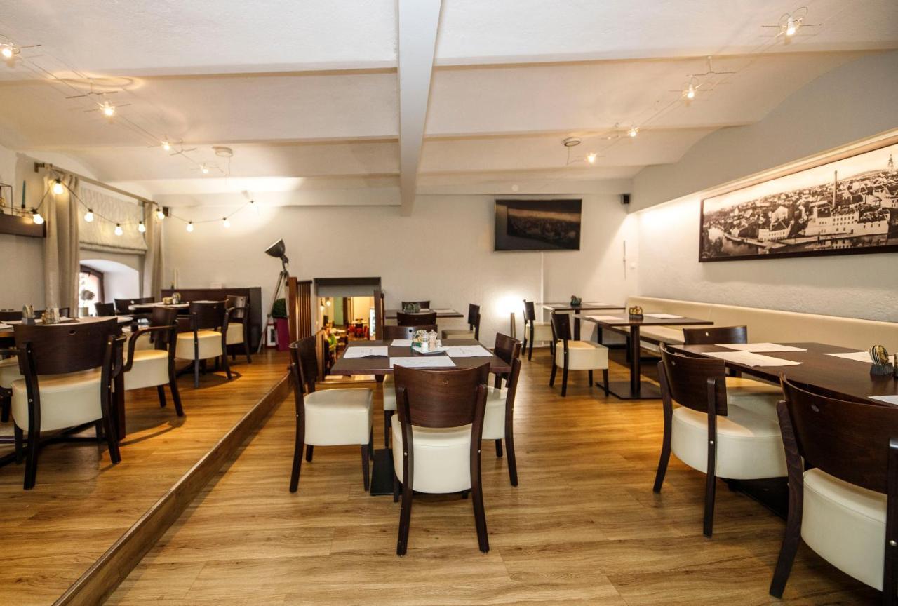 Třebíč Hotel & Apartments U Cerneho Orla מראה חיצוני תמונה