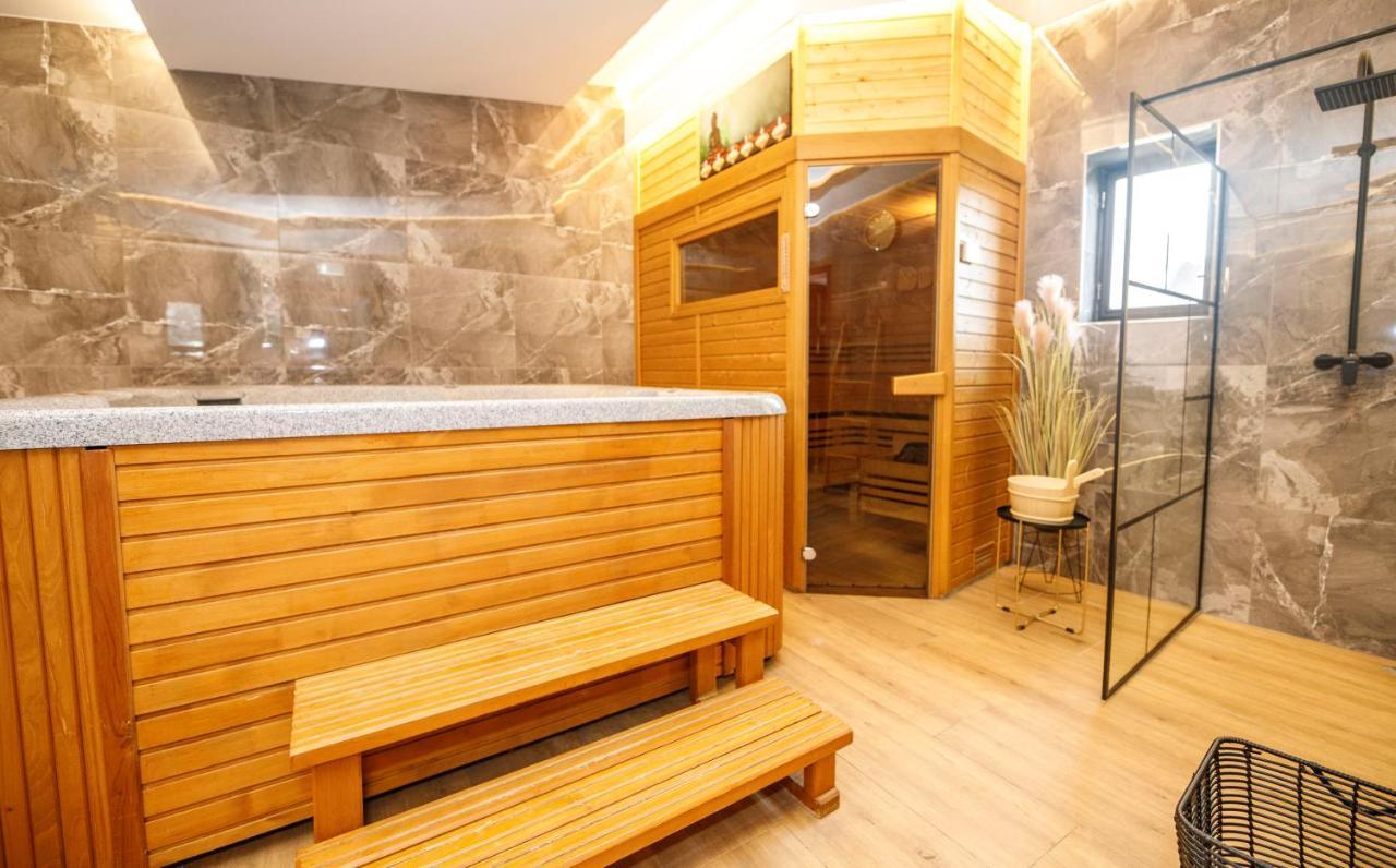 Třebíč Hotel & Apartments U Cerneho Orla מראה חיצוני תמונה