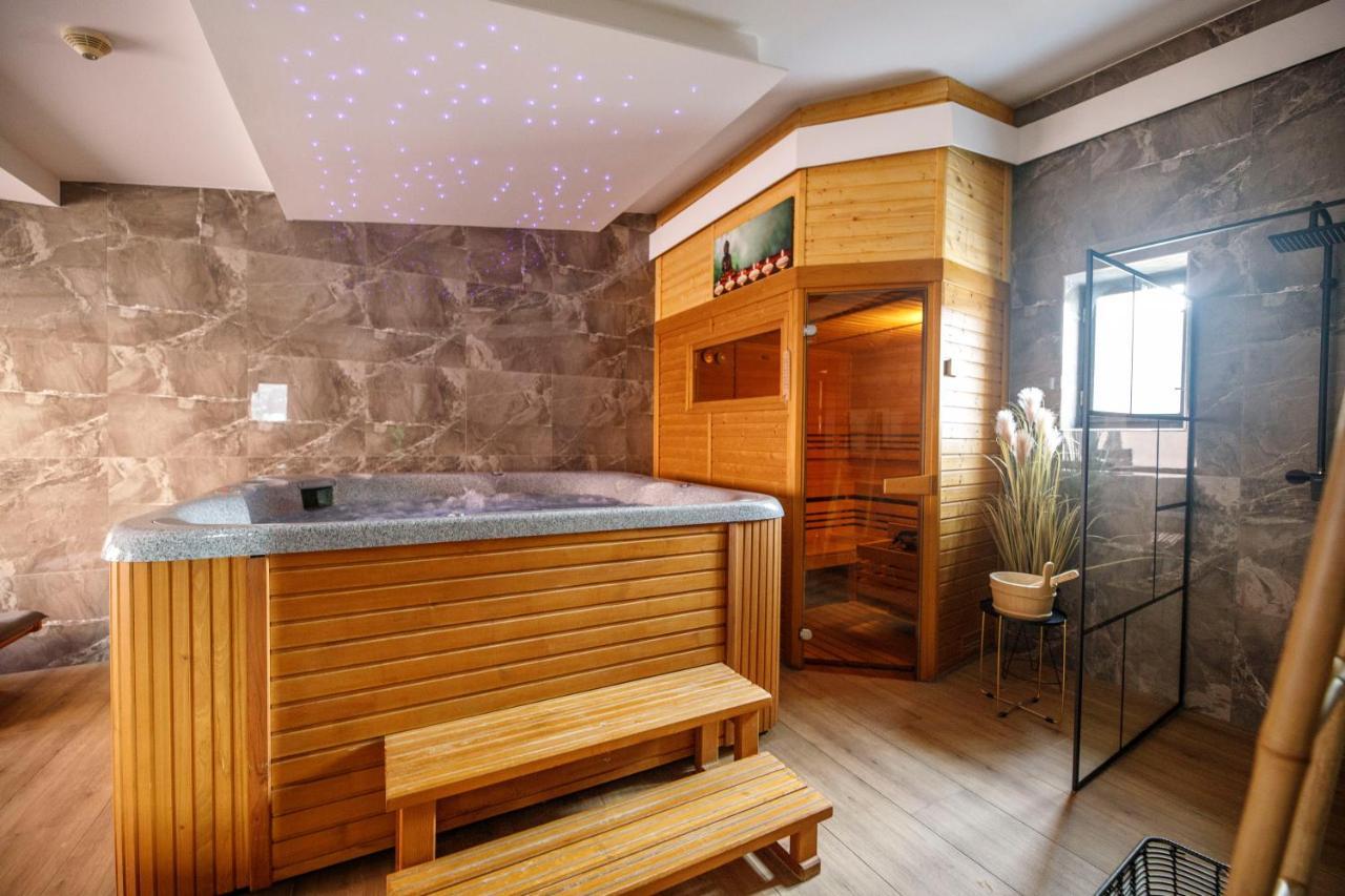 Třebíč Hotel & Apartments U Cerneho Orla מראה חיצוני תמונה
