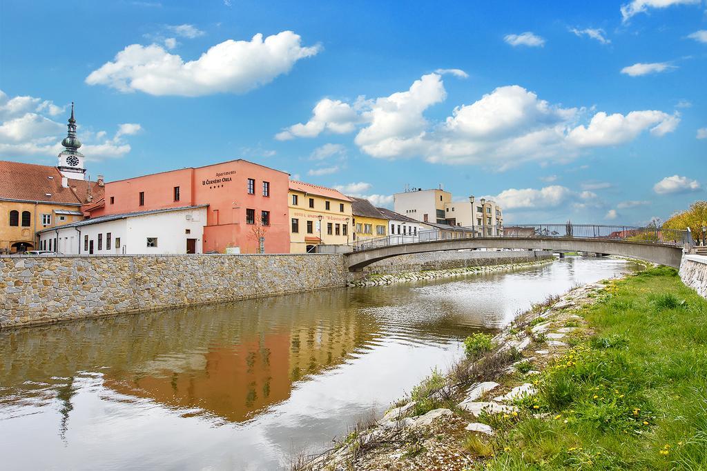 Třebíč Hotel & Apartments U Cerneho Orla מראה חיצוני תמונה