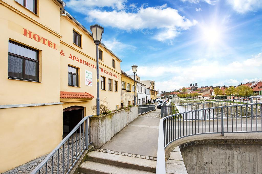 Třebíč Hotel & Apartments U Cerneho Orla מראה חיצוני תמונה