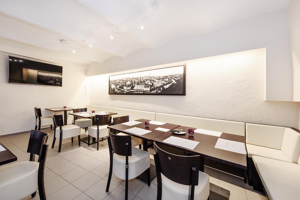 Třebíč Hotel & Apartments U Cerneho Orla מראה חיצוני תמונה