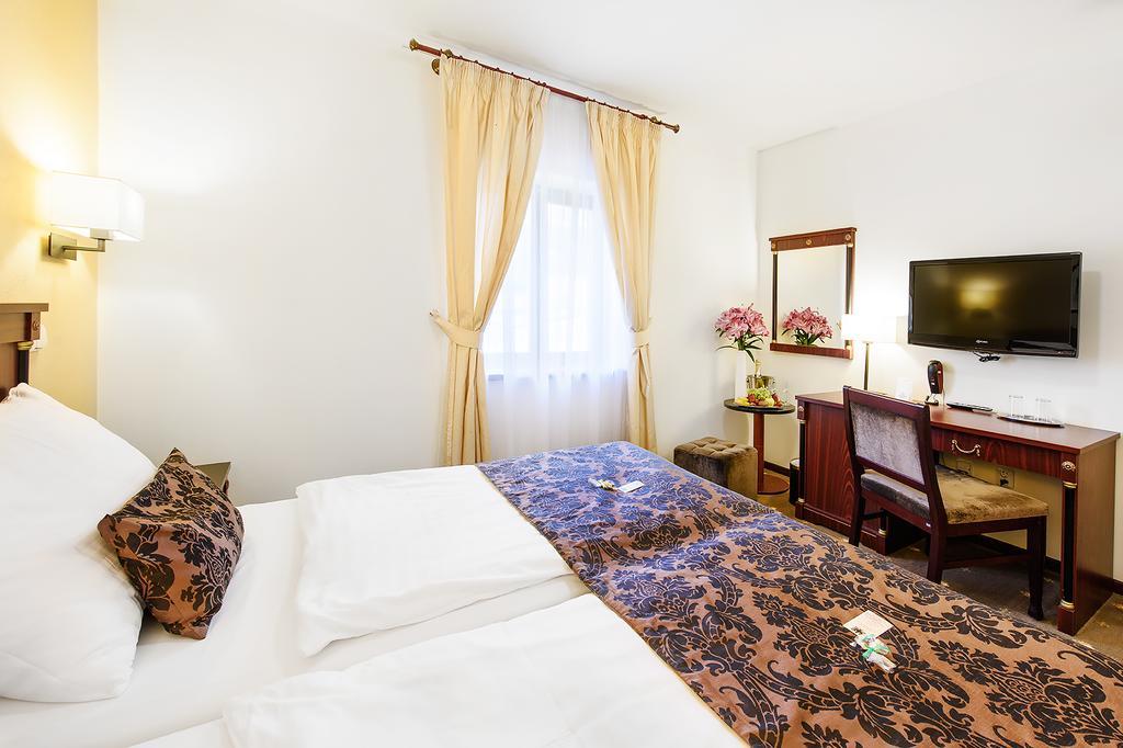 Třebíč Hotel & Apartments U Cerneho Orla מראה חיצוני תמונה
