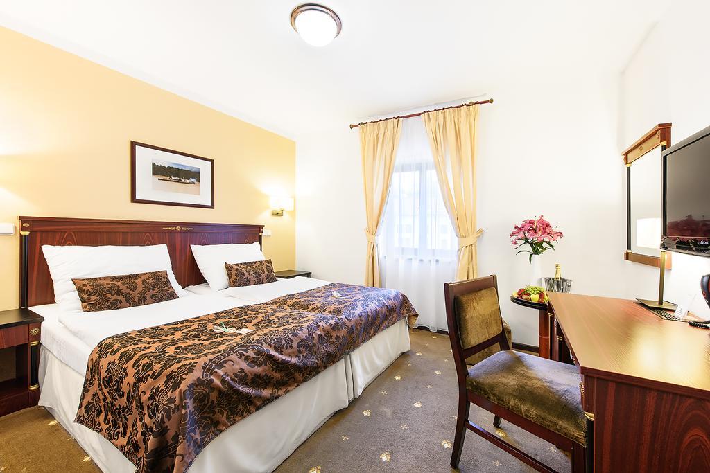 Třebíč Hotel & Apartments U Cerneho Orla מראה חיצוני תמונה