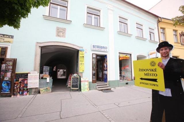 Třebíč Hotel & Apartments U Cerneho Orla מראה חיצוני תמונה